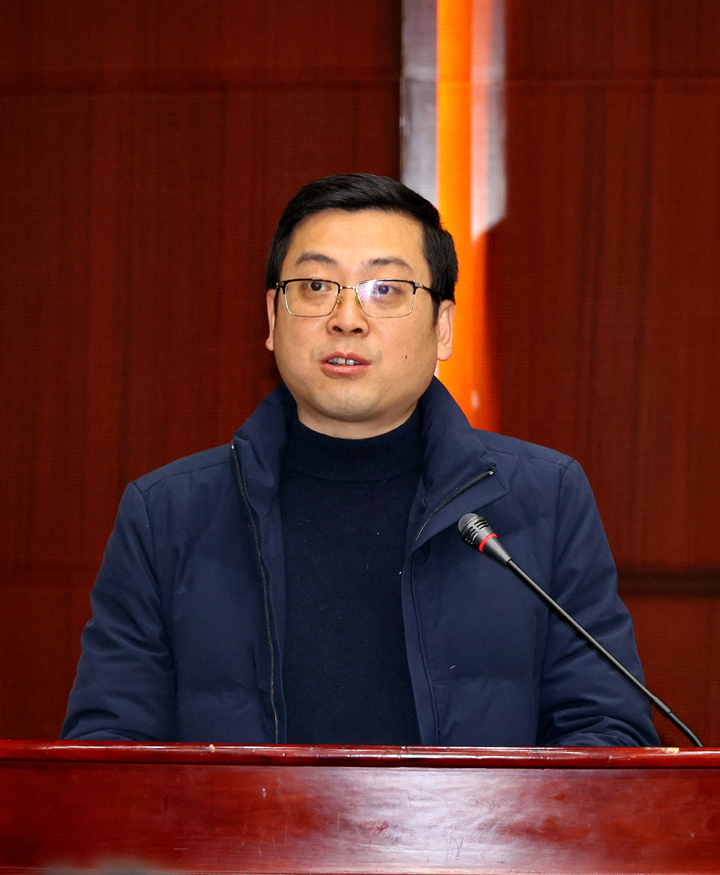 年度突出貢獻及年度先進集體代表發(fā)言_網頁版.jpg